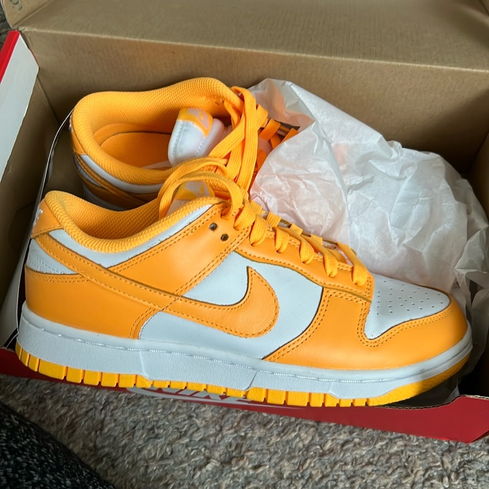 Nike dunk low laser orange